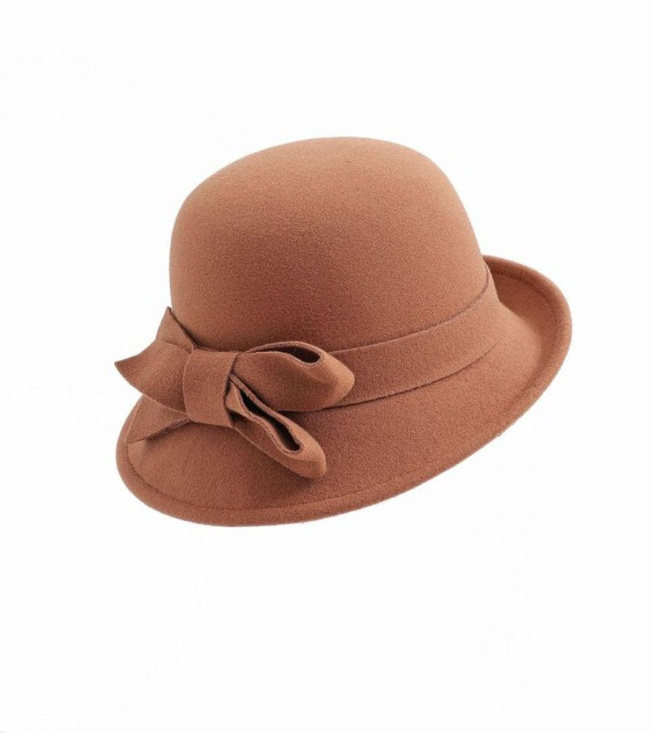 Magnolia – Eleganter Cloche-Hut mit Krempe