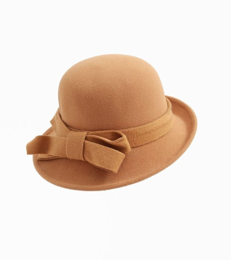 Magnolia – Eleganter Cloche-Hut mit Krempe