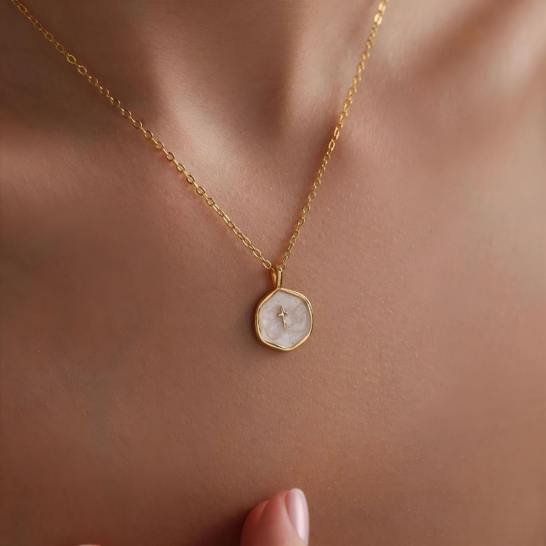 Saniya – Kreuz-Anhänger-Halskette