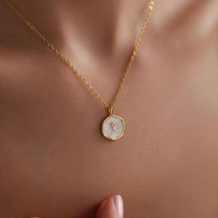 Saniya – Kreuz-Anhänger-Halskette