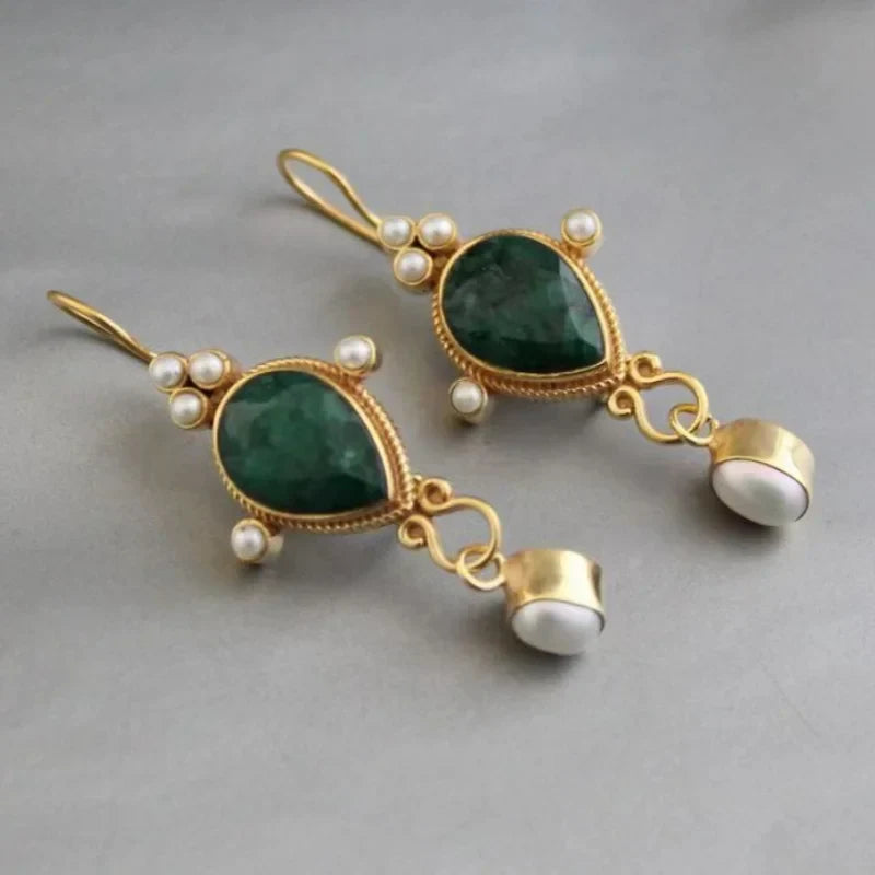 Zilia – Tropfenförmige Edelstein-Ohrringe