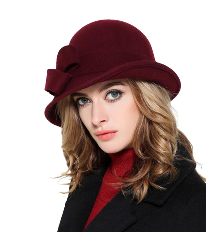 Magnolia – Eleganter Cloche-Hut mit Krempe