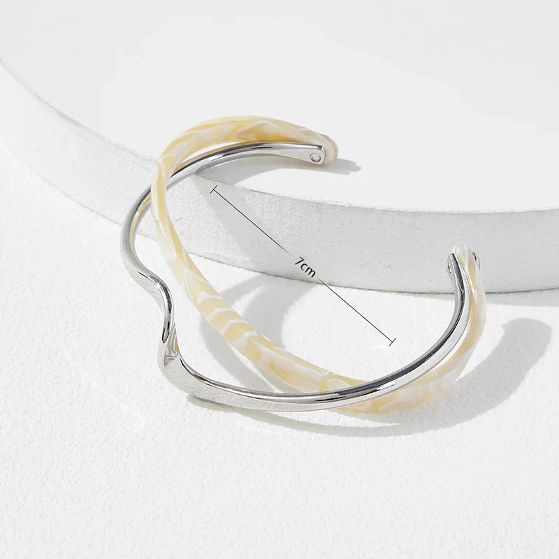 Zariah – Armband mit gewellter, offener Manschette